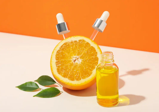 witamina C w pielęgnacji - serum i pomarańcza